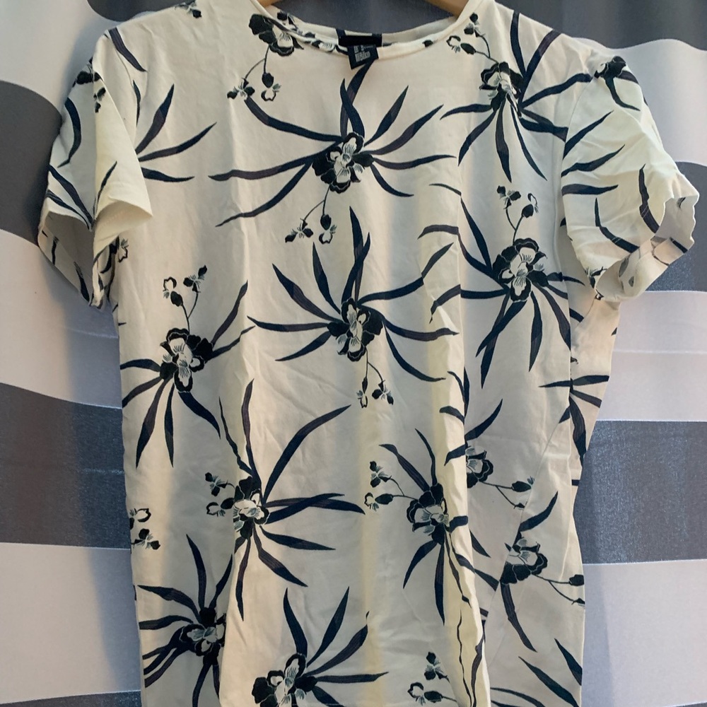 White t-shirt with palm tree design